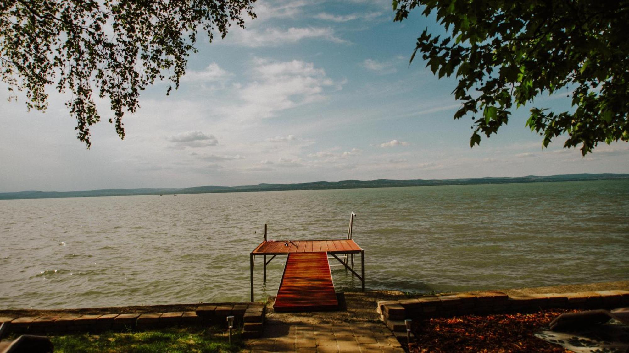 Topartihaz Balatonszarszo Bagian luar foto